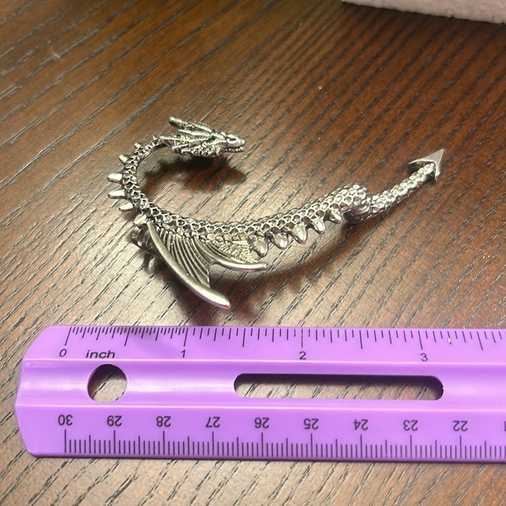 Silver-tone dragon earring/ear cuff - Picture 3 of 3